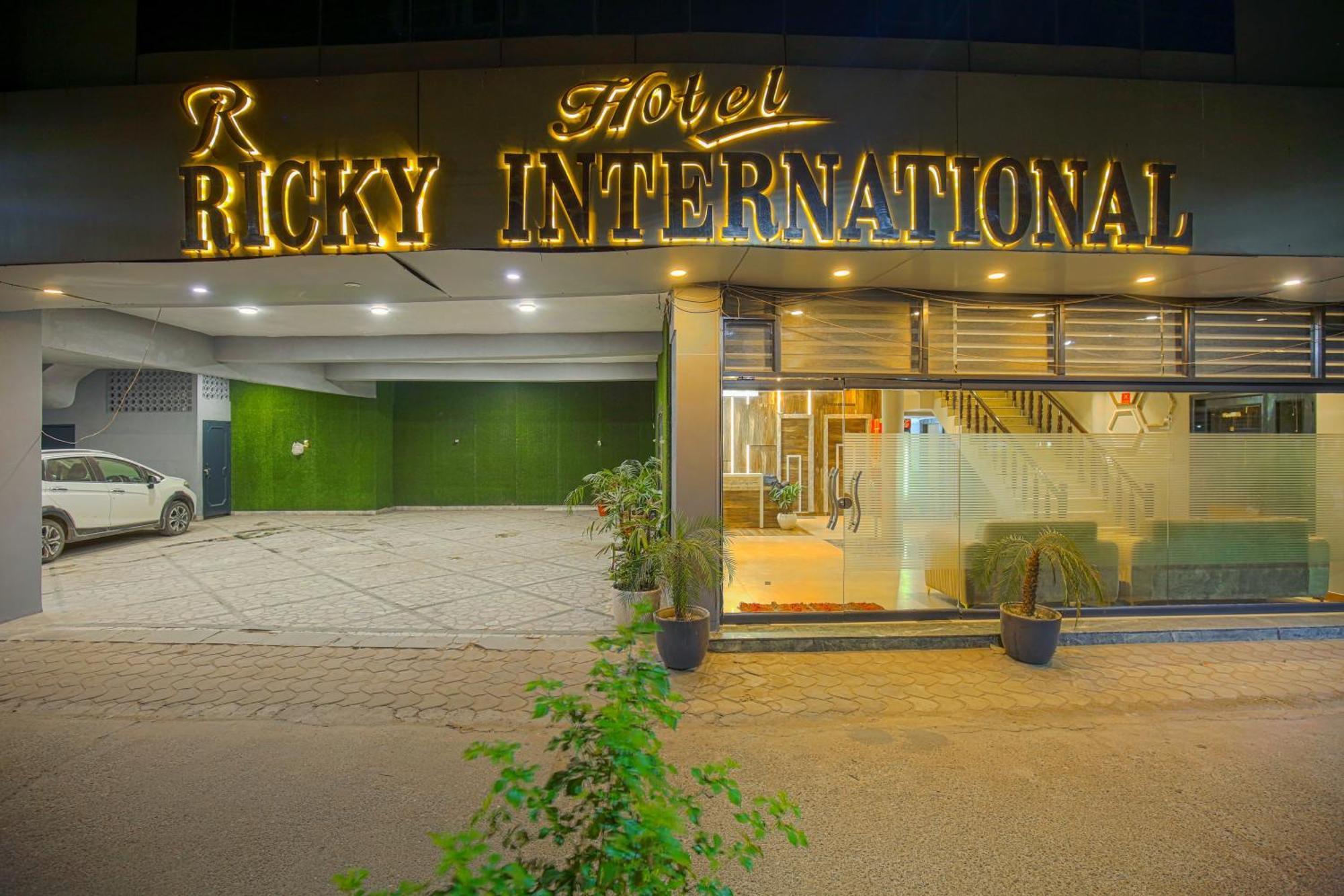 Hotel Ricky By Sahibs Group アムリトサル エクステリア 写真